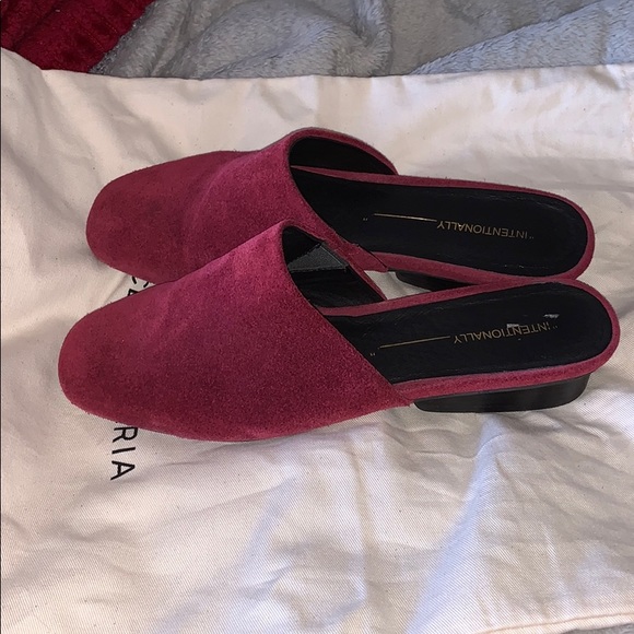 Intentionally Flat Mules - Picture 2 of 6